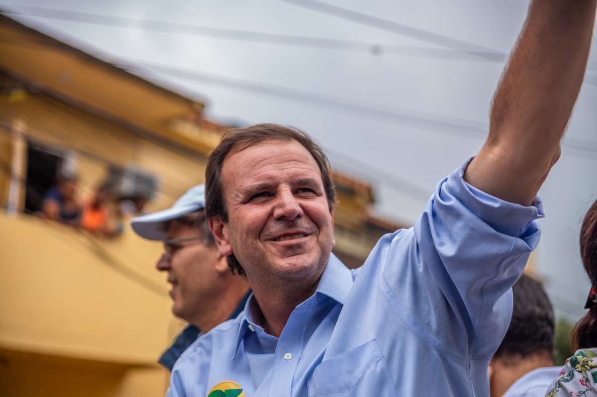 Eduardo Paes fez campanha no Gardênia Azul, na Zona Oeste - Divulgação