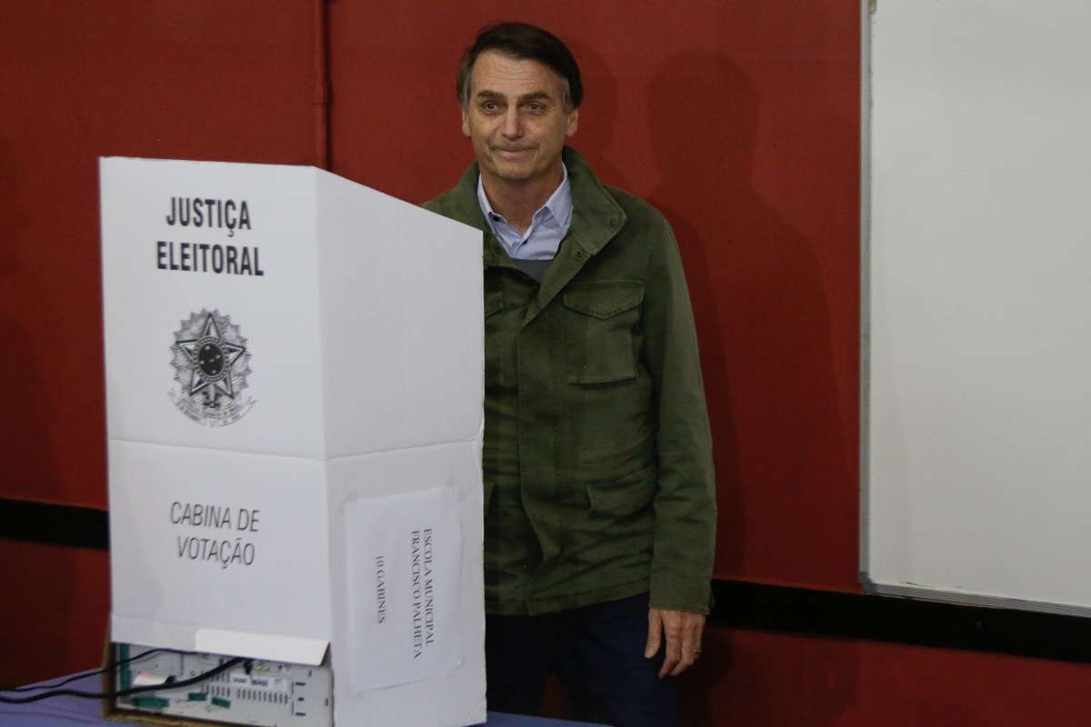 Rio de Janeiro, 28/10/2018 - O candidato do PSL à Presidência da República, Jair Bolsonaro, votou na manhã deste domingo (28) na Escola Municipal Rosa da Fonseca, dentro da Vila Militar, em Deodoro, na Zona Oeste do Rio. Foto: Luciano Belford/Agencia O Dia