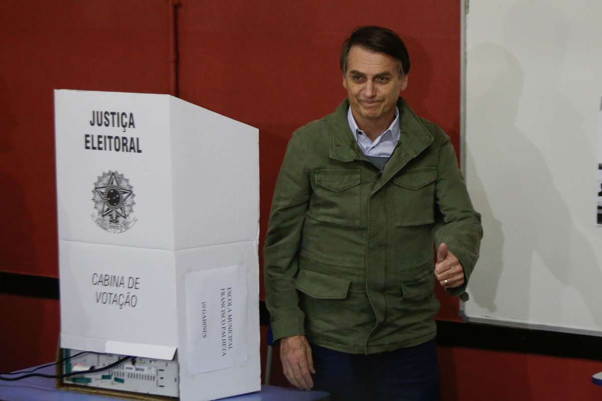 Rio de Janeiro, 28/10/2018 - O candidato do PSL à Presidência da República, Jair Bolsonaro, votou na manhã deste domingo (28) na Escola Municipal Rosa da Fonseca, dentro da Vila Militar, em Deodoro, na Zona Oeste do Rio. Foto: Luciano Belford/Agencia O Dia