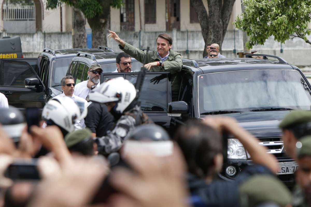 Rio de Janeiro, 28/10/2018 - O candidato do PSL à Presidência da República, Jair Bolsonaro, votou na manhã deste domingo (28) na Escola Municipal Rosa da Fonseca, dentro da Vila Militar, em Deodoro, na Zona Oeste do Rio. Foto: Luciano Belford/Agencia O Dia