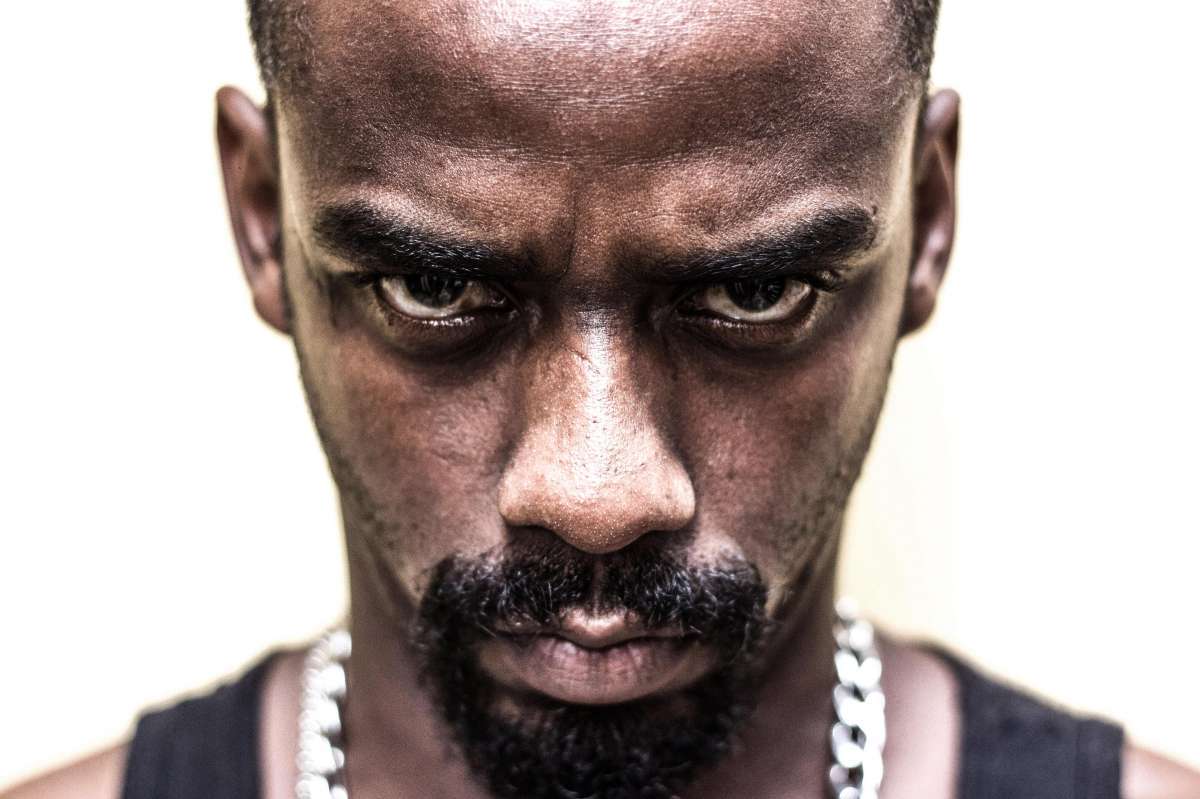 Raphael Logam como Evandro na série Impuros, do Fox+ - Roger Perez Cervantes