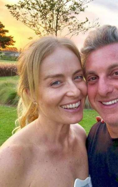 Ang&eacute;lica e Luciano Huk durante viagem de f&eacute;rias