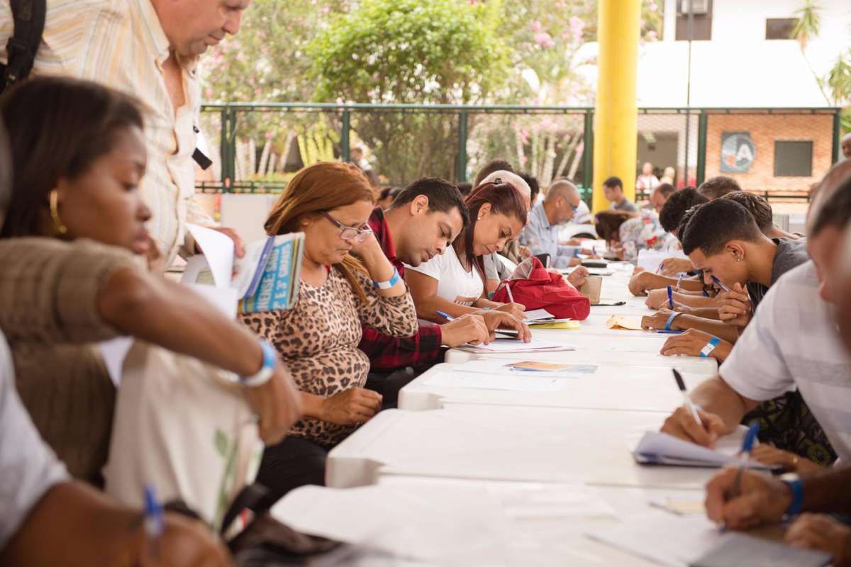 Evento conta com a presença de empresas dos ramos de alimentação, vestuário e transporte - Divulgação / Glenda e Gabriel Fotografia