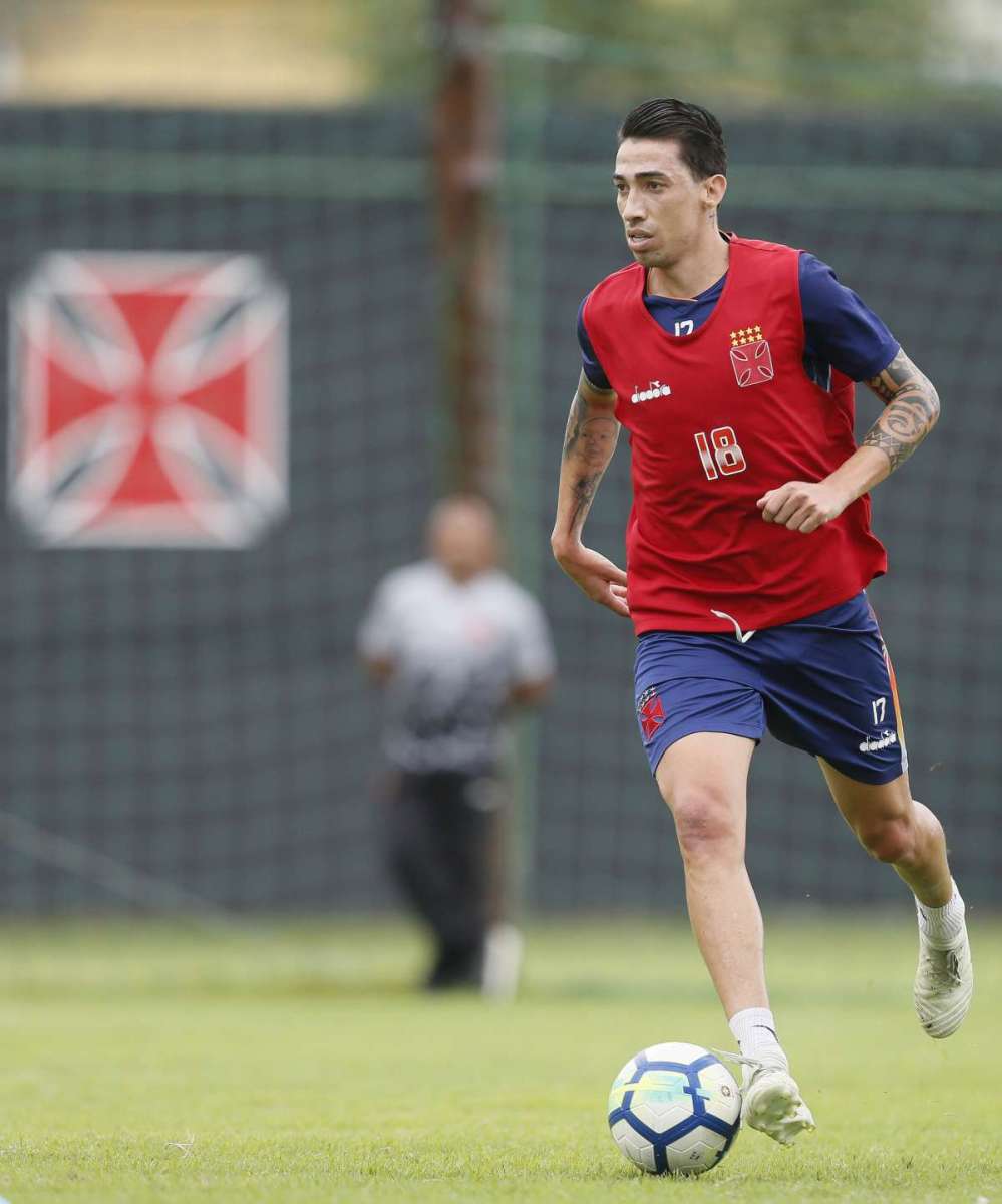 Futebol profissional treina no CT do Almirante nesse domingo 07/10.
