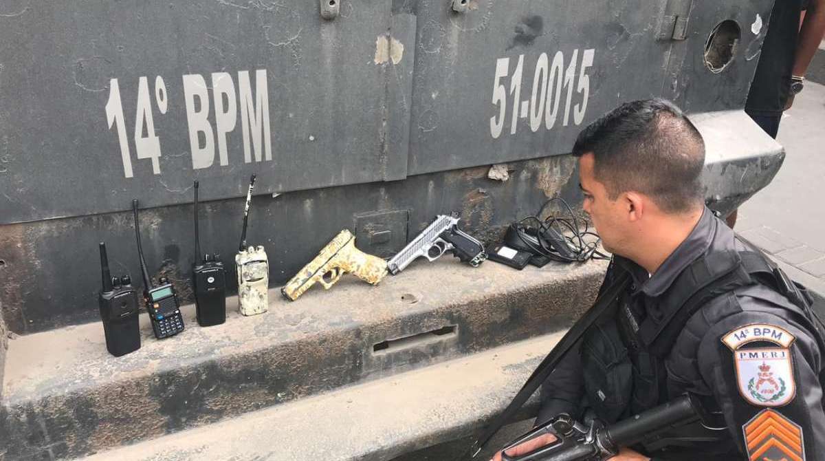 Polícia apreendeu duas pistolas com criminosos na comunidade da Coreia  - Divulgação 