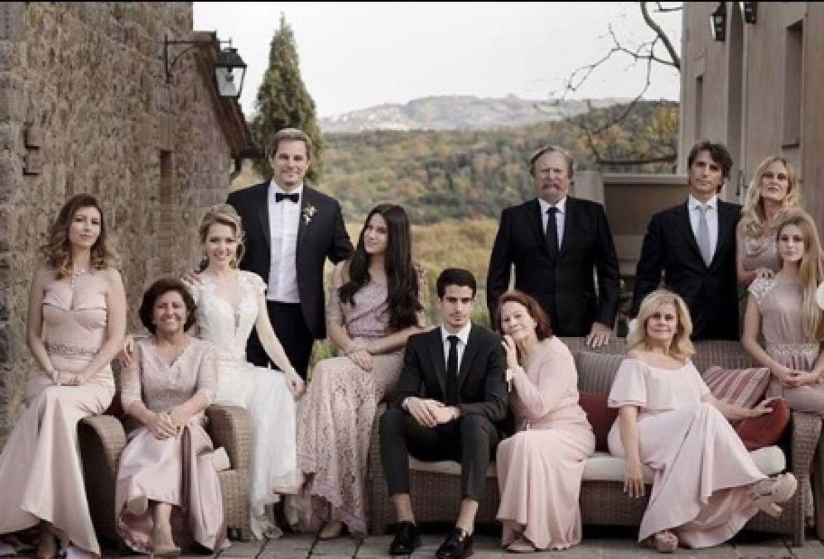 Edson Celulari e a esposa junto com suas respectivas famílias no dia do casamento