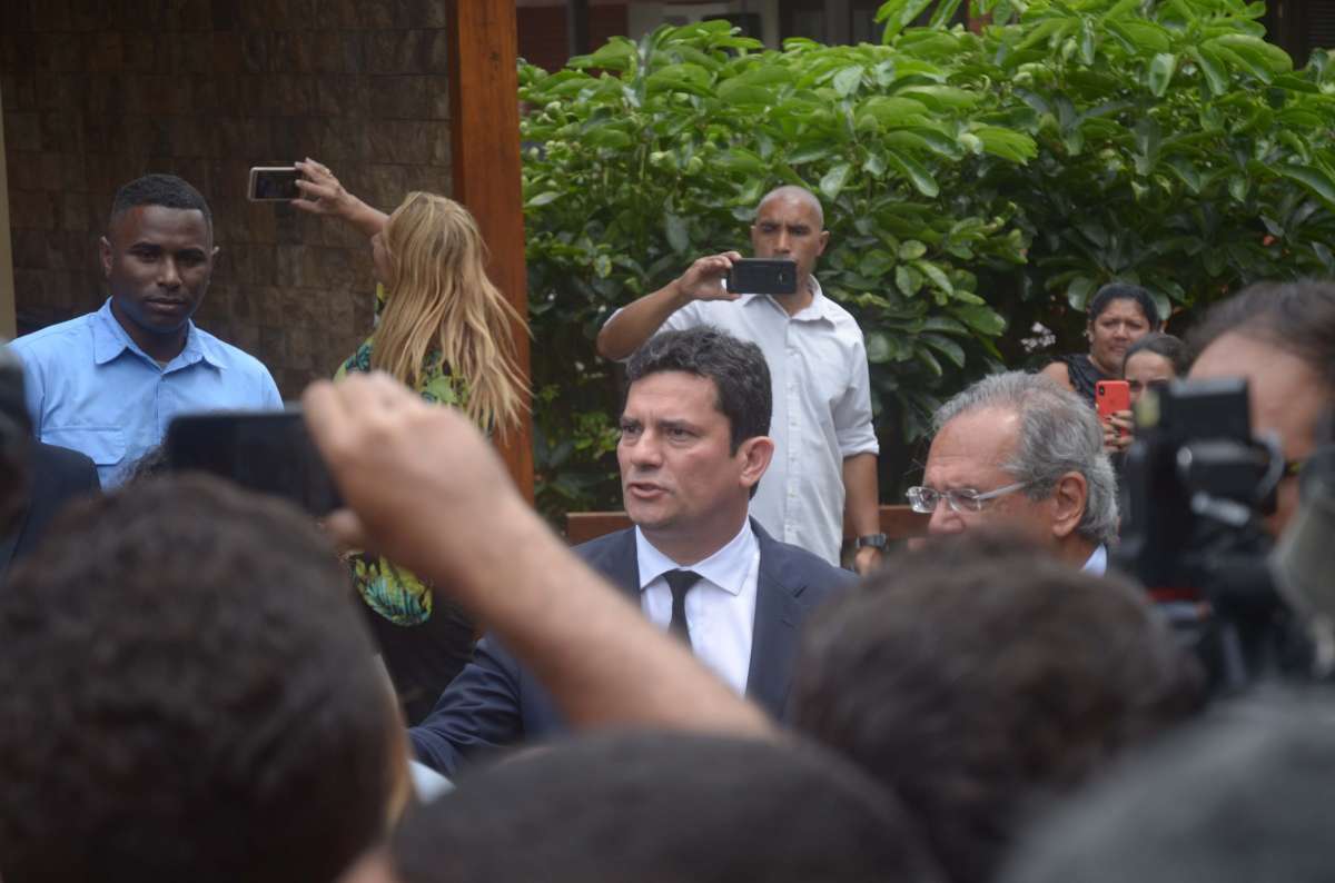 2018-11-01 - AGÊNCIA DE NOTîCIAS - PARCEIRO - O juiz Sergio Moro se reúne com Jair Bolsonaro, na casa do presidente eleito, na Barra da Tijuca, Zona Oeste do Rio, nesta quinta-feira, 1, para definir sua participação no novo governo como Ministro da Justiça - Foto: Vanessa Ataliba/Parceiro/Agência O Dia