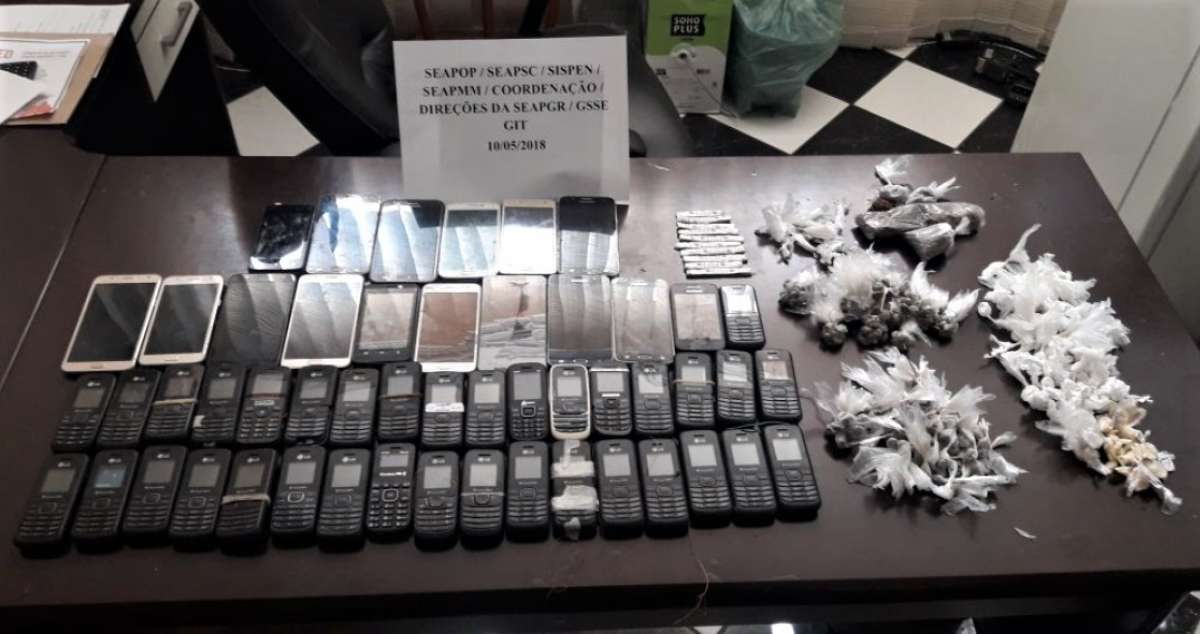 Especial - No jogo de gato e rato entre agentes penitenciários da Seap e parentes (às vezes advogados) de presos, que tentam entrar com drogas nas penitenciárias do Rio, a polícia tem levado a melhor. Mesmo os criminosos tentando inovar nas formas camufladas de tentar entrar com maconha, cocaína, crack e celulares, principalmente. Fotos cedidas ao DIA pela SEAP-RJ