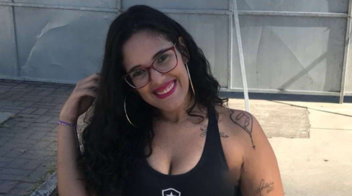 Raquel Guimarães, de 24 anos, pediu ajuda nas redes sociais para ir a jogo do Botafogo - Reprodução Twitter