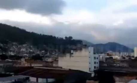 Guerra de facções causa intenso tiroteio em Madureira e PM acaba fechando avenida