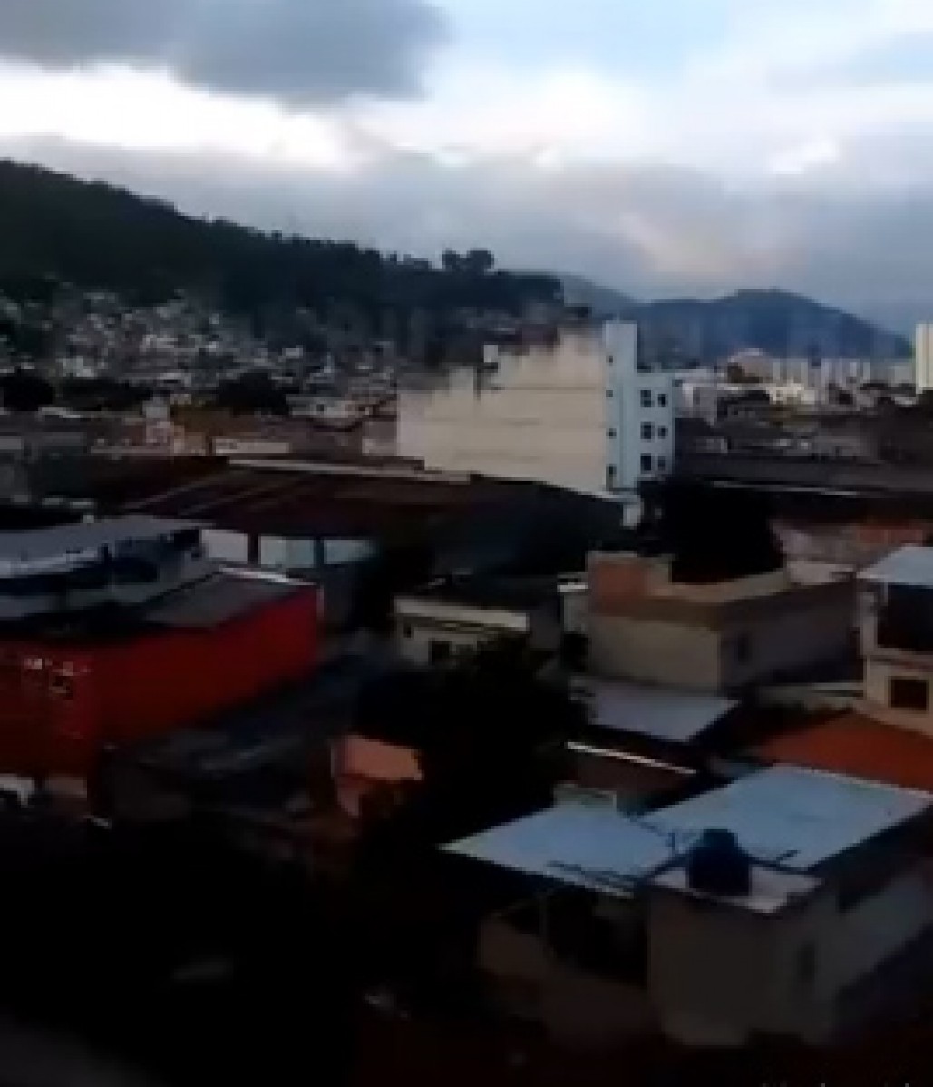 Policiais chegaram à comunidade por volta das 5h30 - Reprodução / Madureira News RJ