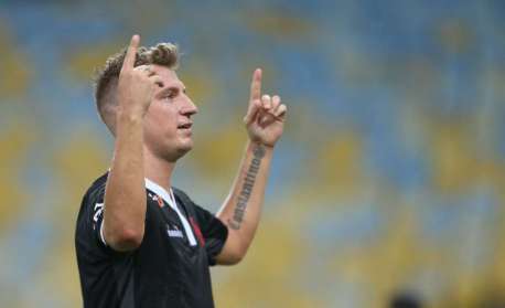 Ex-atacante do Vasco, Maxi López avança em compra de clube inglês