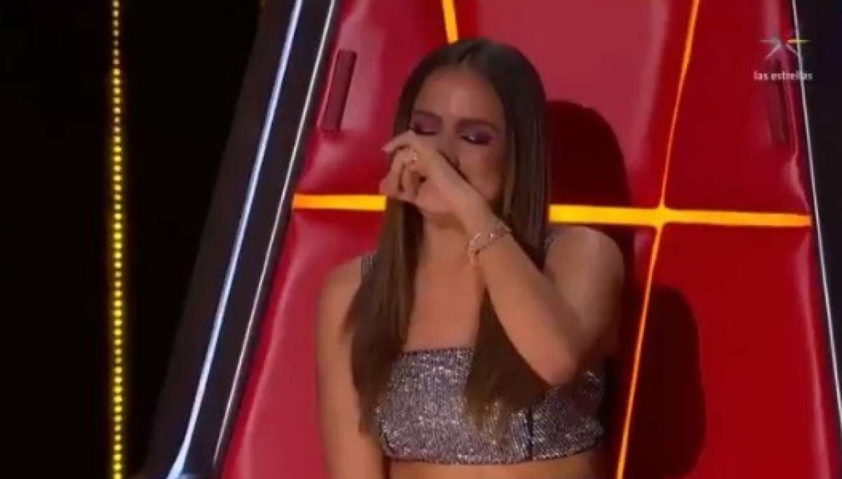 Anitta cai no choro no 'The Voice' México ao relembrar a morte da avó - Reprodução internet
