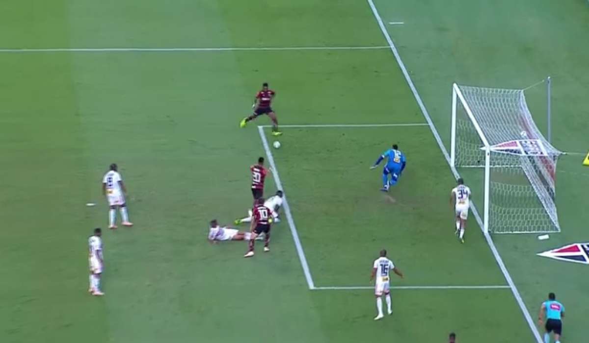 Vitinho perdeu grande chance no fim do jogo contra o São Paulo - Reprodução