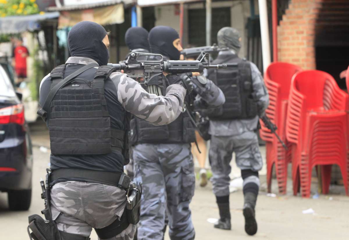 Batalh&otilde;es do COE, da PM, fazem opera&ccedil;&atilde;o no Complexo da Mar&eacute; - Estefan Radovicz / Arquivo / Ag&ecirc;ncia O DIA