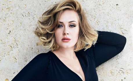 Após dois de separação, Adele conclui divórcio com o pai do seu filho