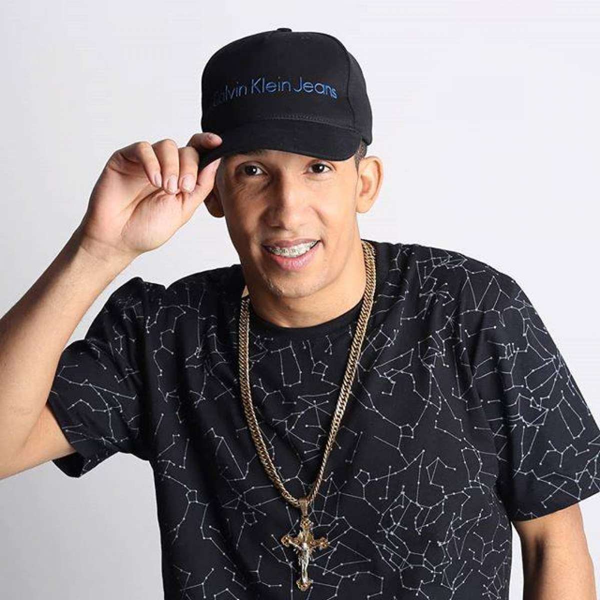 MC Rodson foi atingido quando levava a cachorra para passear