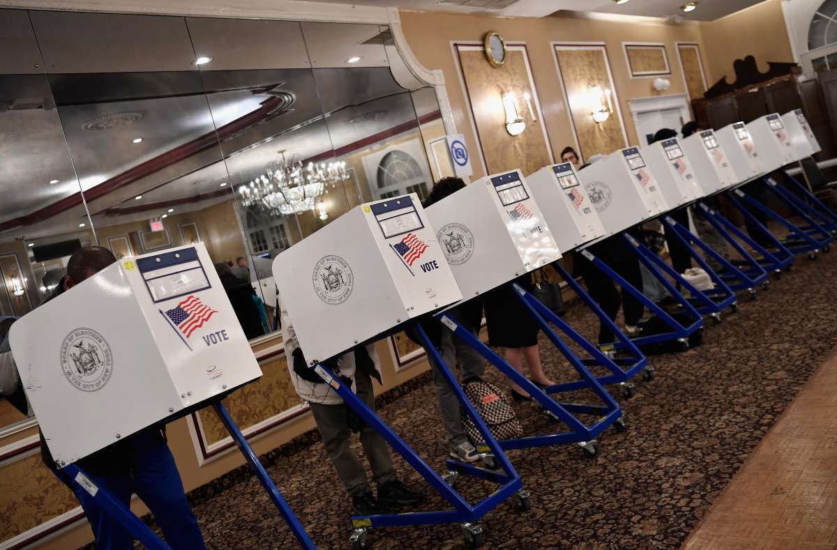 Elei&ccedil;&otilde;es americanas: liga&ccedil;&otilde;es autom&aacute;ticas pedem que eleitores fiquem em casa - Angela Weiss / AFP