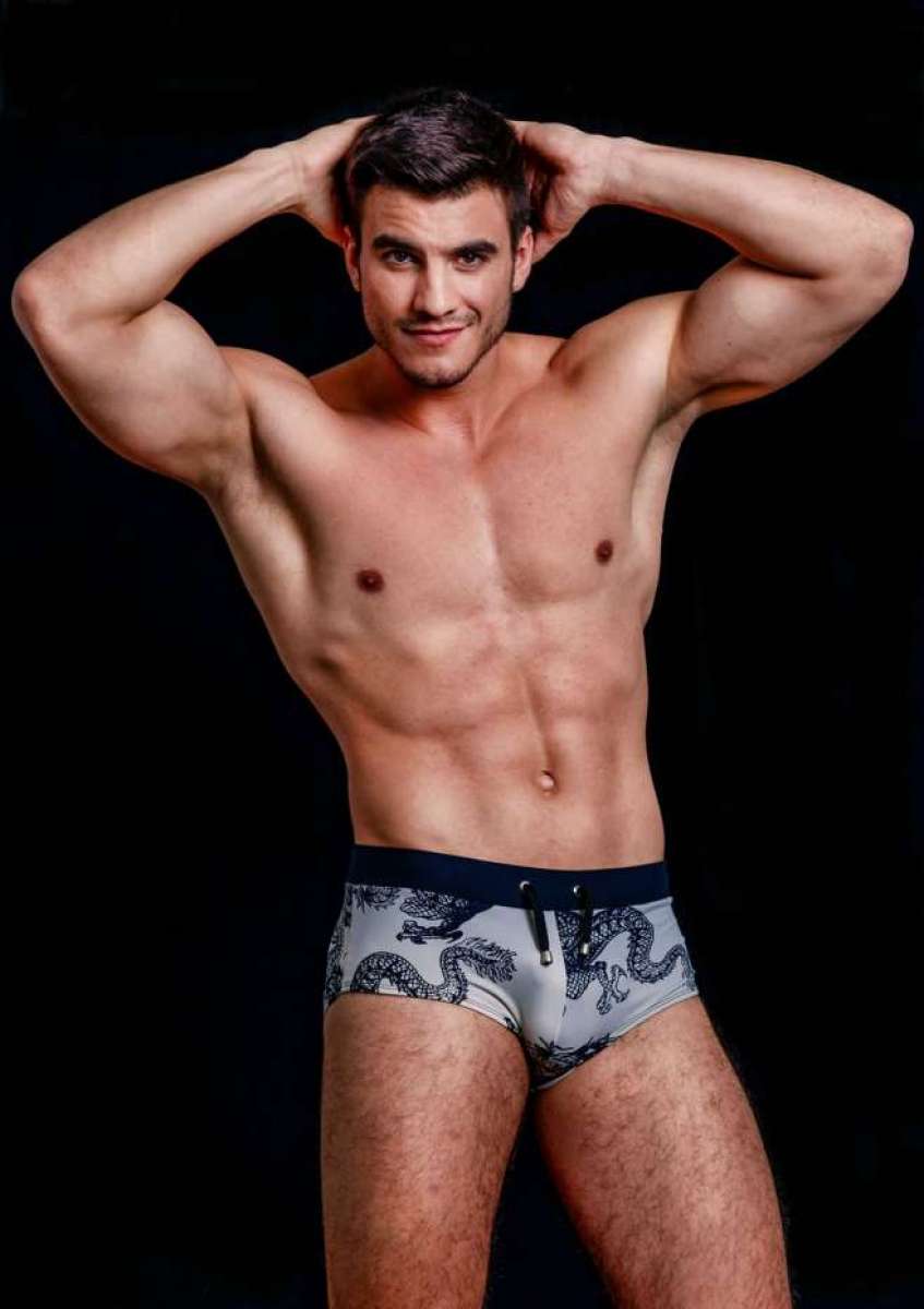 Mister Brasil Bruno Poczinek disputará com mais de 20 países o título de Mister Grand International