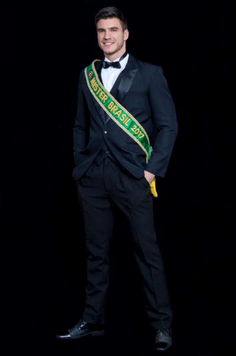 Mister Brasil Bruno Poczinek disputará com mais de 20 países o título de Mister Grand International