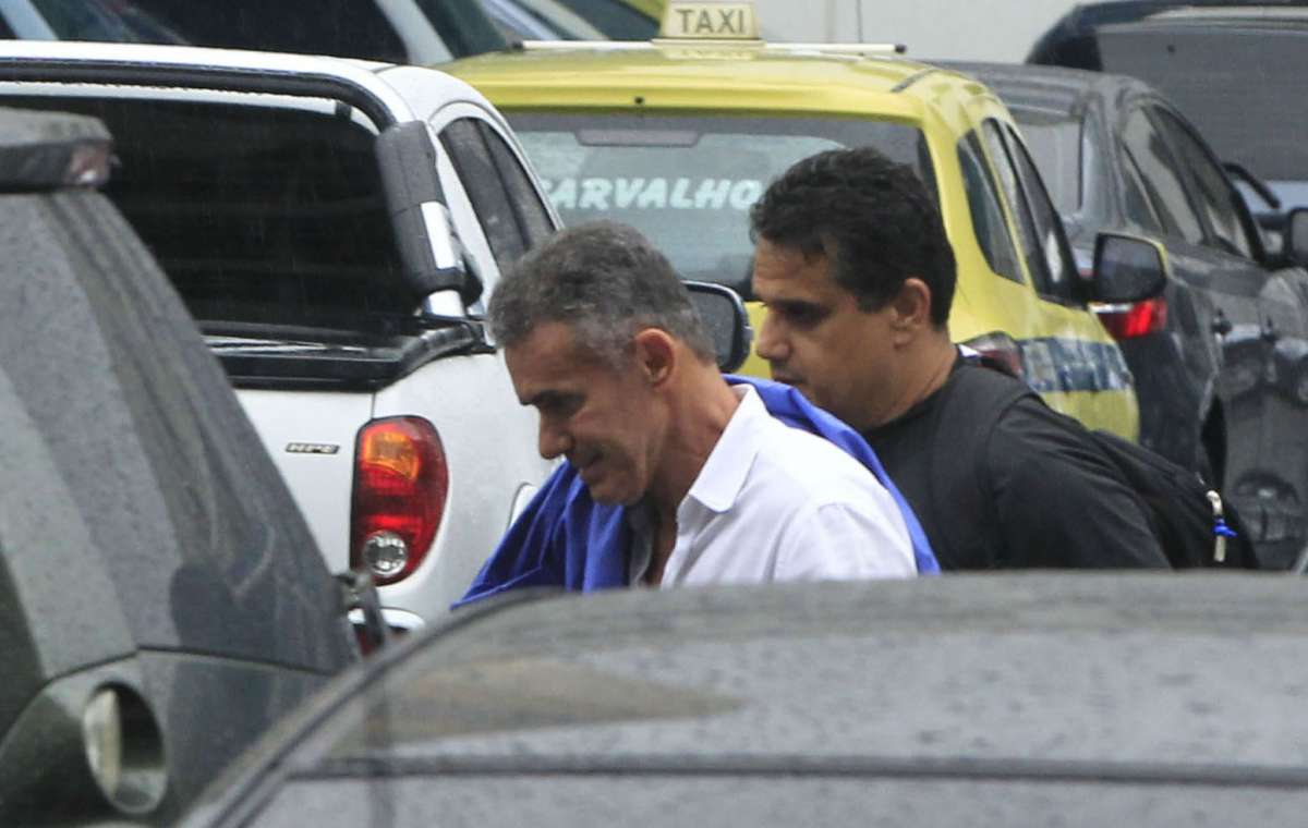 OAPERÇAO FURNA DA ONÇA - PRESOS CHEGAM NA SEDE DA PLÍCIA FEDERAL. ESTEFAN RADOVICZ / AGÊNCIA O DIA CIDADE,RIO,PF,OPERAÇÃO,FURNA,ONÇA
Byline