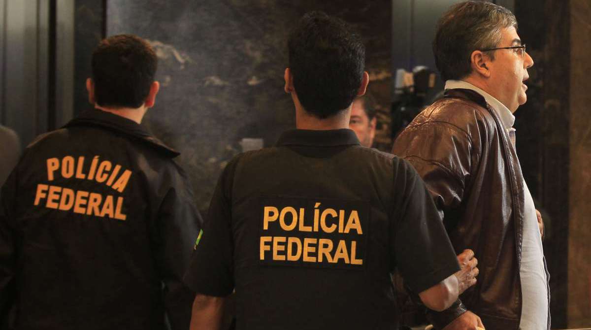 OAPERÇAO FURNA DA ONÇA - PRESOS CHEGAM NA SEDE DA PLÍCIA FEDERAL..NA FOTO E PRESO NA PF,O DEPUTADO ANDRÉ CORREIA. ESTEFAN RADOVICZ / AGÊNCIA O DIA CIDADE,RIO,PF,OPERAÇÃO,FURNA,ONÇA
Byline
