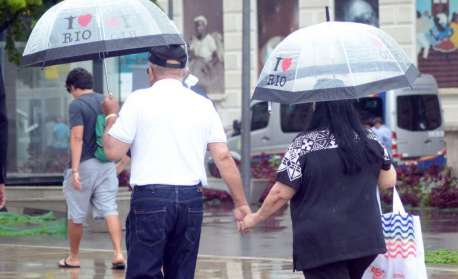 Defesa Civil do Paraná monitora riscos de chuva intensa no estado