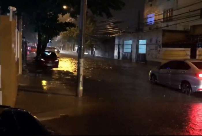 Chuva Forte Atinge Vários Bairros Do Rio Rio De Janeiro O Dia 