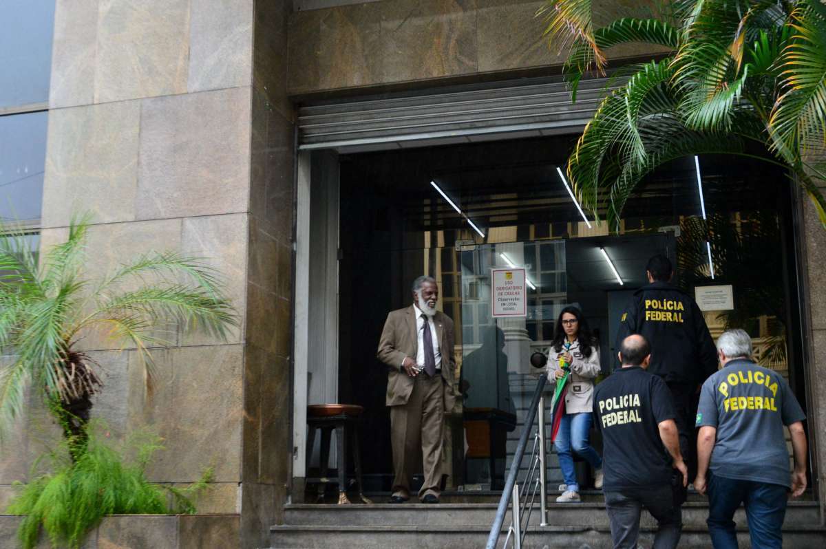 08/11/2018 - AGÊNCIA DE NOTîCIAS - PARCEIRO - Polícia Federal cumpre mandados e apreende documentos no prédio anexo da Alerj. Nesta quinta-feira, 8, a PF e o Ministério Público (MP) realizam a Operação Furna da Onça, que investiga a participação de deputados estaduais do Rio de Janeiro em esquema de corrupção, lavagem de dinheiro, loteamento de cargos públicos e mão de obra terceirizada em órgãos da administração estadual, desde o governo Sergio Cabral - Foto: Paulo Carneiro/Parceiro/Agência O Dia