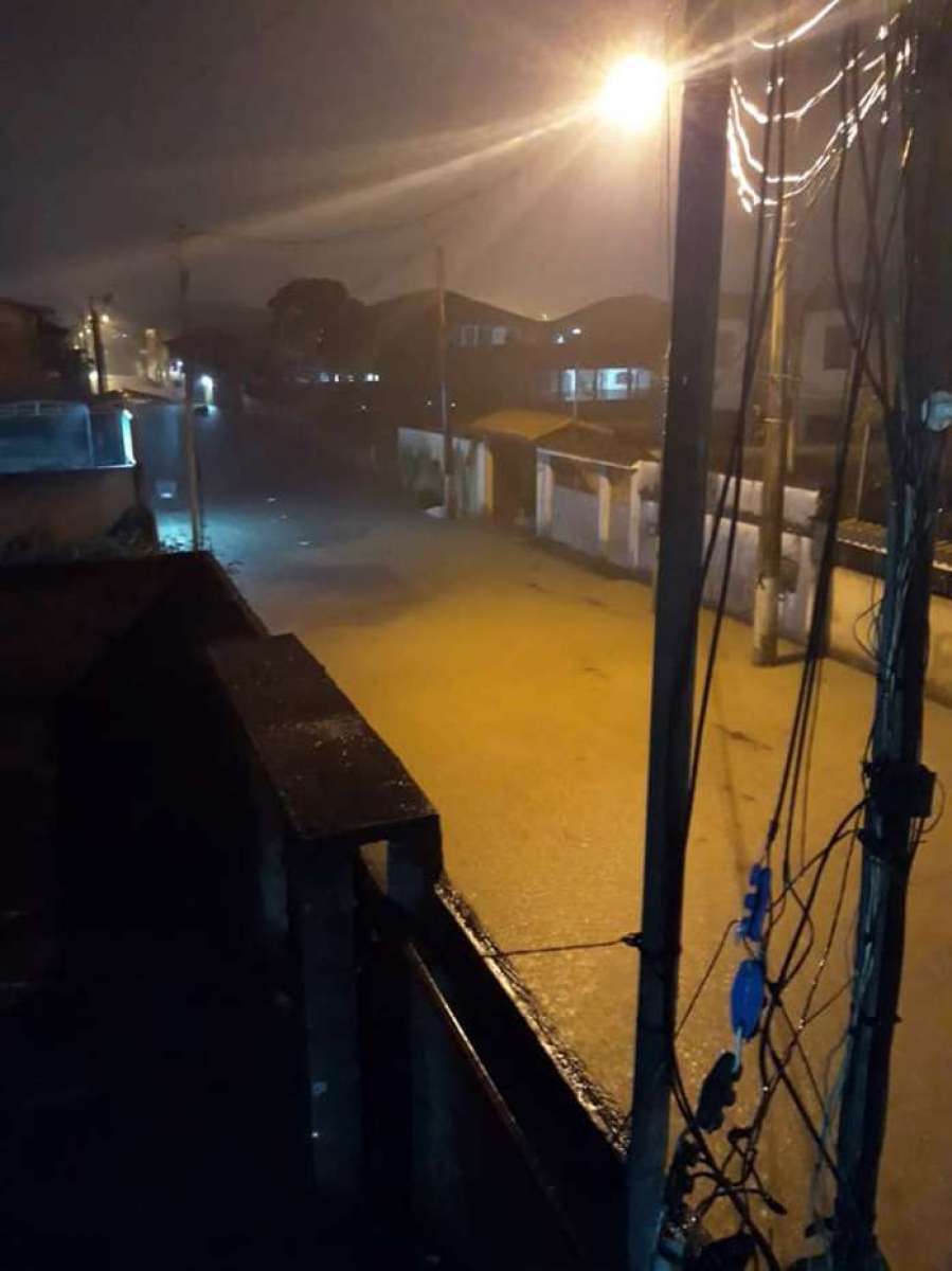 Rua Manoel Lopes, no Centro de Magé