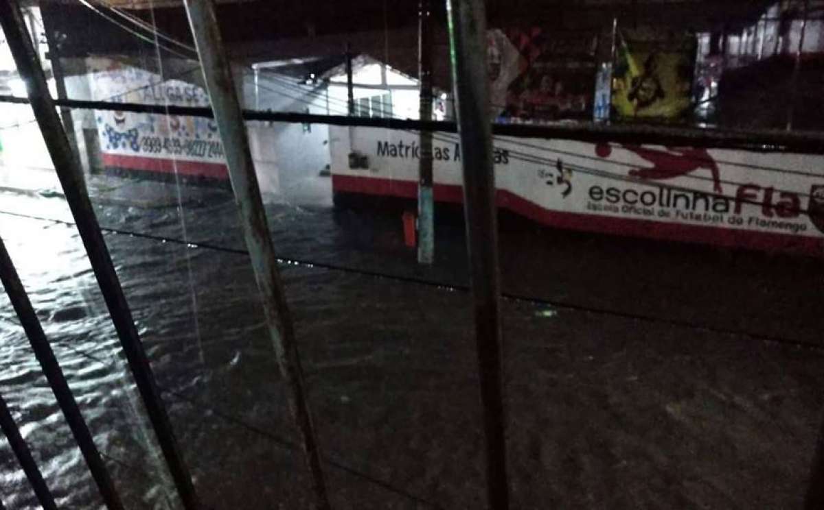 Rua Manoel Lopes, no Centro de Magé