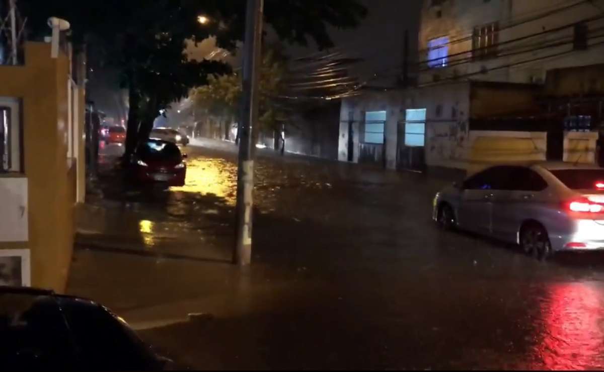 Rua Manoel Lopes, no Centro de Magé