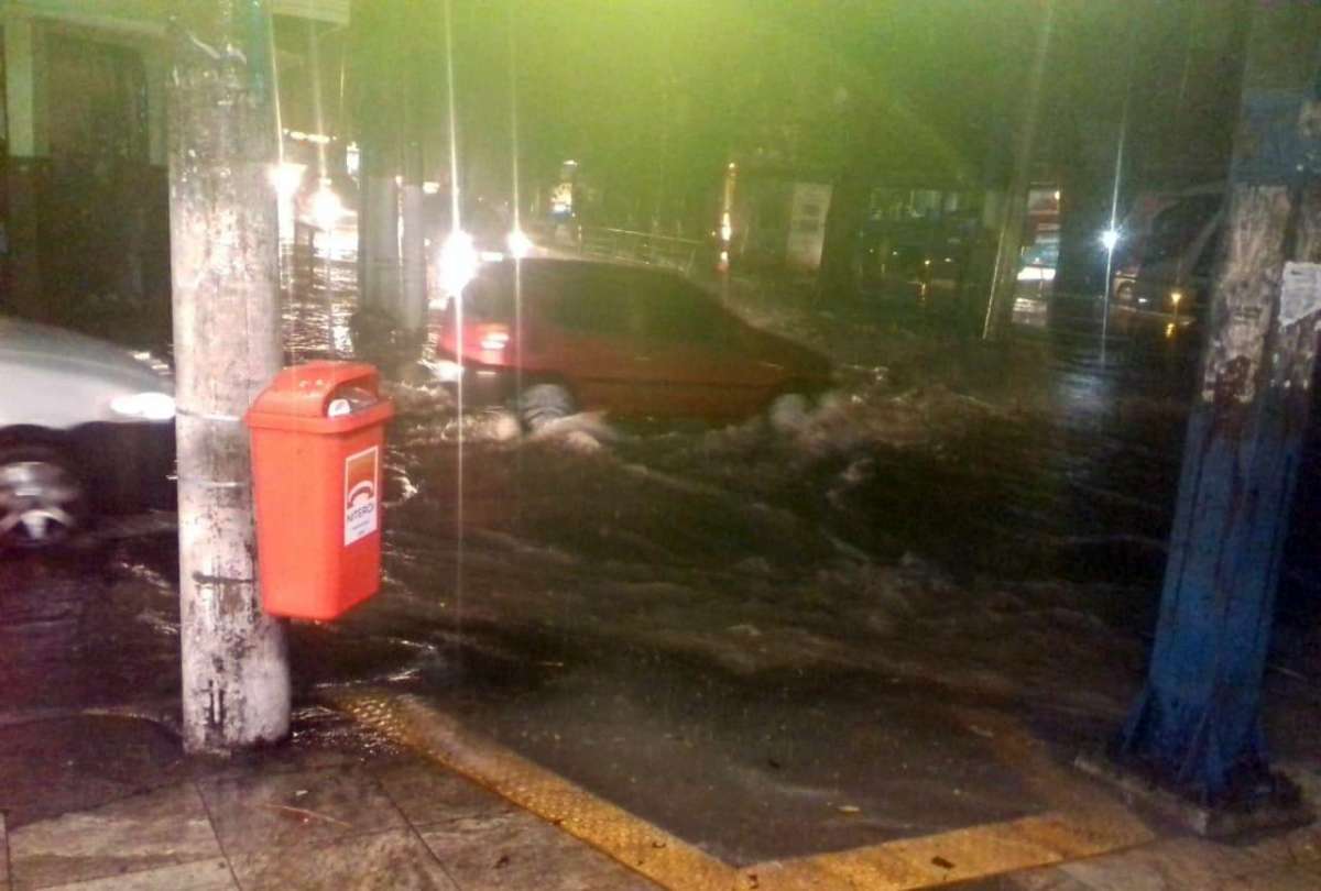 Rua Manoel Lopes, no Centro de Magé