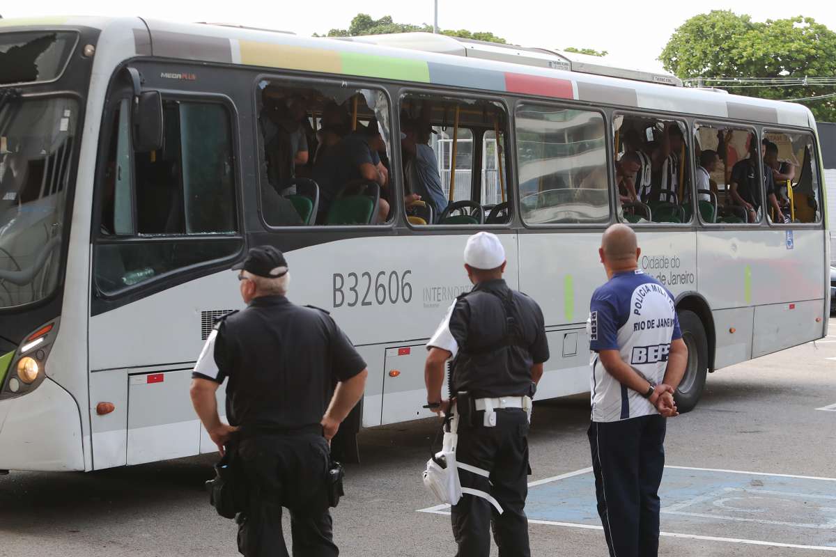 1-10-8--20 - Campeonato Brasileiro de Futebol 2018 - Jogo entre as equipes do Flamengo x Botafogo, no estádio Olímpico Nilton Santos, o Engenhão, no bairro do Engenho de Dentro, zona norte da cidade do Rio de Janeiro. Foto de Alexandre Brum / Agência O Dia - ATAQUE ESPORTE FUTEBOL PARTIDA JOGADOR JOGADORES FLAMENGO MENGO FLA URUBU RUBRO NEGRO BOTAFOGO ALVINEGRO ESTRELA SOLITARIA