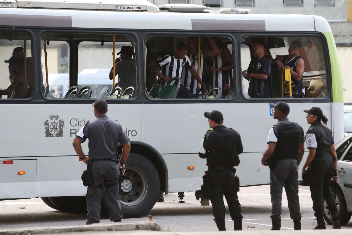 1-10-8--20 - Campeonato Brasileiro de Futebol 2018 - Jogo entre as equipes do Flamengo x Botafogo, no estádio Olímpico Nilton Santos, o Engenhão, no bairro do Engenho de Dentro, zona norte da cidade do Rio de Janeiro. Foto de Alexandre Brum / Agência O Dia - ATAQUE ESPORTE FUTEBOL PARTIDA JOGADOR JOGADORES FLAMENGO MENGO FLA URUBU RUBRO NEGRO BOTAFOGO ALVINEGRO ESTRELA SOLITARIA