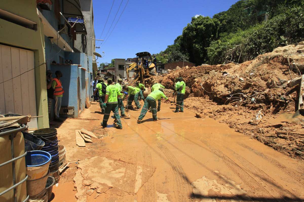SUITE DO DESABAMENTO NA COMUNIDADE, BOA ESPERAN&Ccedil;A EM PIRATININGA,NITER&Oacute;I.        