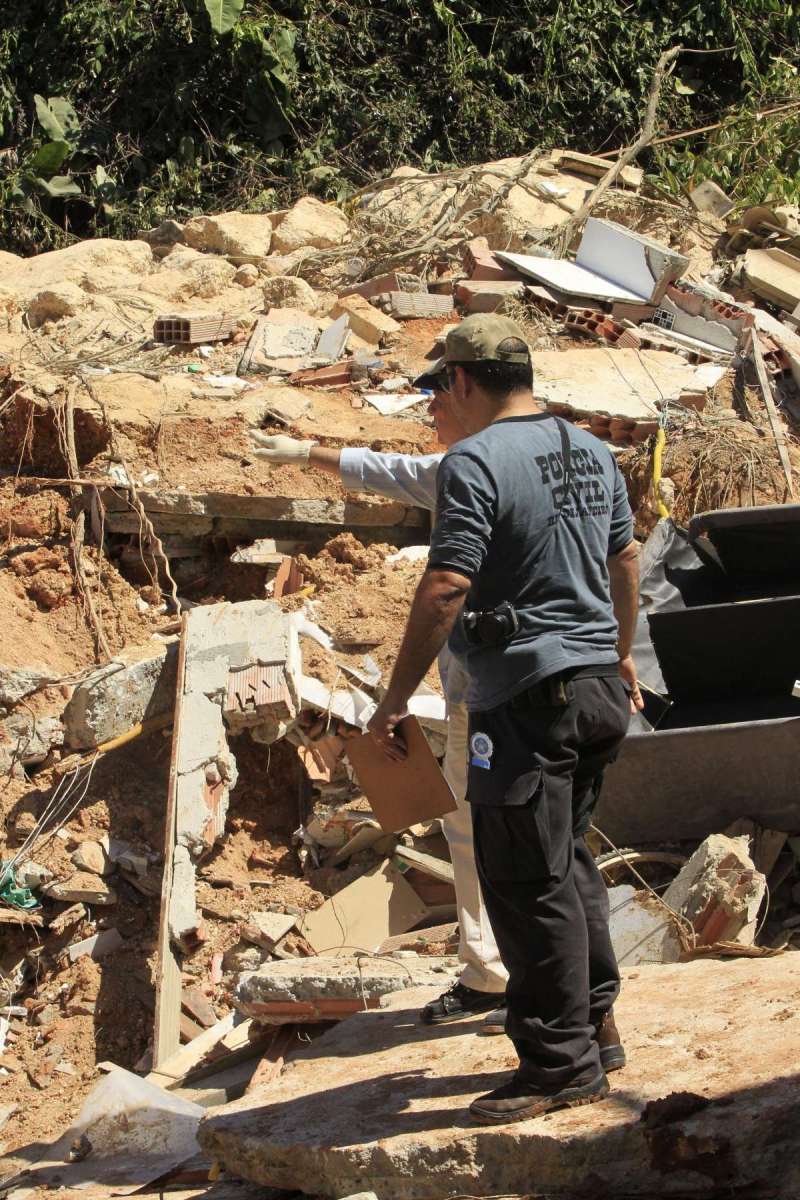 SUITE DO DESABAMENTO NA COMUNIDADE, BOA ESPERAN&Ccedil;A EM PIRATININGA,NITER&Oacute;I.        