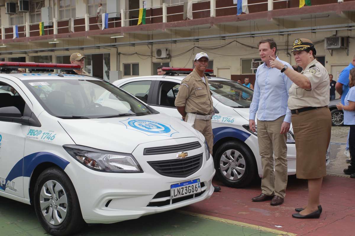 Rio, 12/11/2018- O Prefeito Marcelo Crivella participa da cerimonia de entrega da nova frota de carros da guarda municipal, acompanhado pela Tatiana Mendes, Chefe-Geral da Guarda Municipal do Rio. Local: São Cristóvão. Foto de Maíra Coelho / Agencia O Dia. Cidade, Viaturas, Prefeitura, Carros, Novos, viaturas
