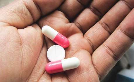 Uso de antibióticos salta 108% nos quatro primeiros meses de 2023, aponta levantamento