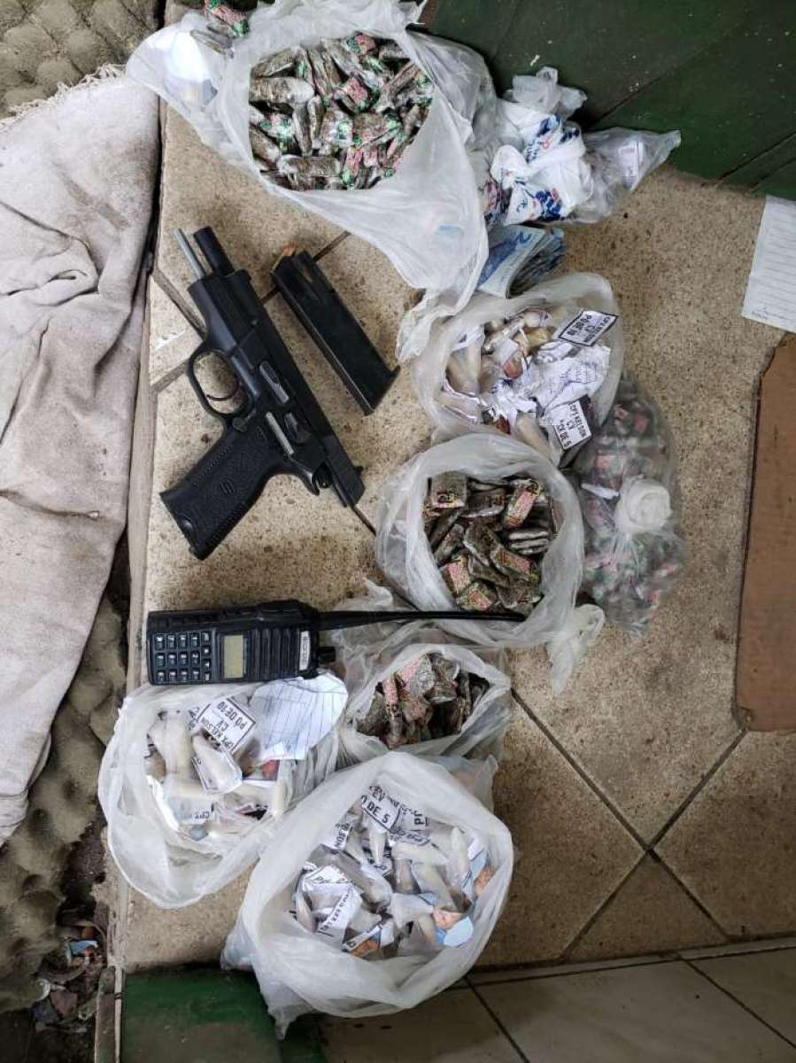 Apreensões durante operação na comunidade do Kelson's - Divulgação