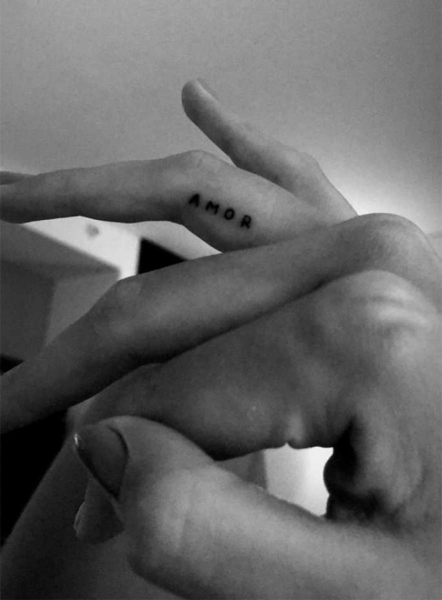 Bruna Marquezine mostra suas novas tatuagens