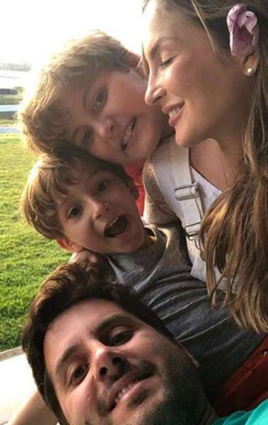 Marido de Claudia Leitte posta foto e diz: 'você merece respeito'