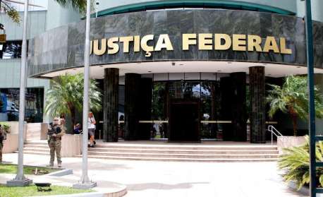 Lava Jato: juiz condena a até 14 anos de prisão executivos por fraude em licitações