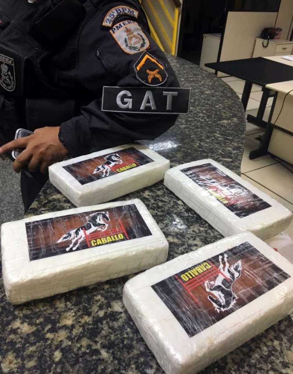 Droga estava em um Fiat Strada prata