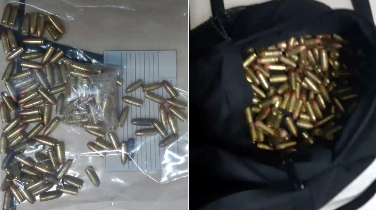 O material que estava no carro do bandido que foi atingido