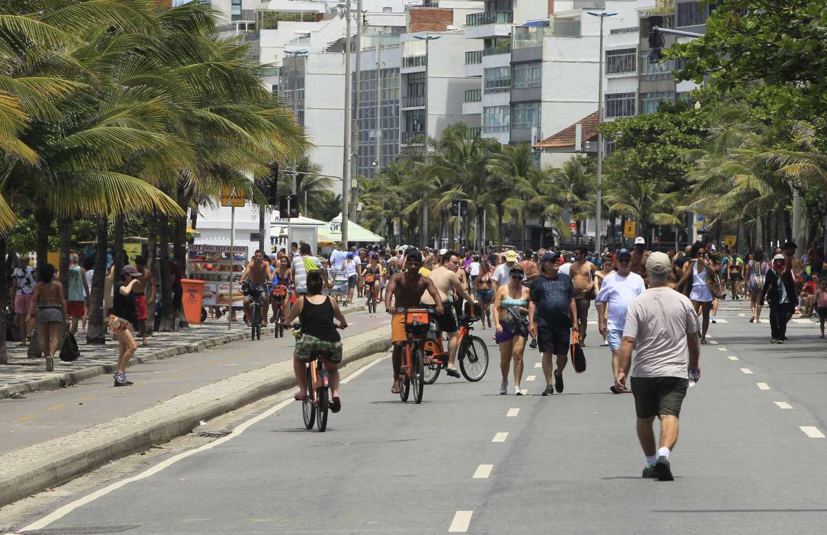 Dia de sol calor praias cheias e turistas na Zona Sul.Na foto,Arpoador.               Estefan Radovicz / Ag&ecirc;ncia O Dia                             CIDADE,RIO,LAZER,PRAIS