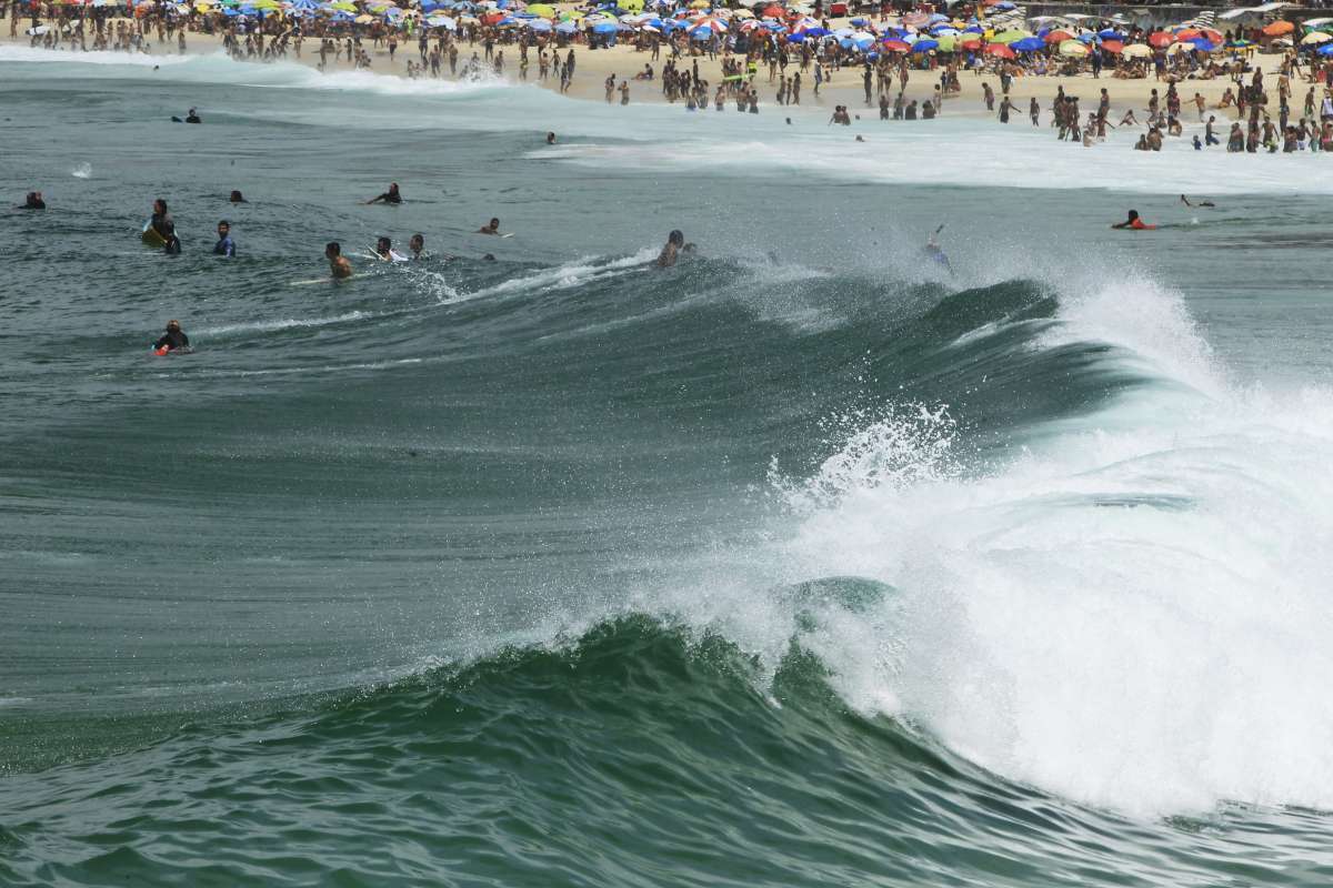 Dia de sol calor praias cheias e turistas na Zona Sul.Na foto,Arpoador.               Estefan Radovicz / Ag&ecirc;ncia O Dia                             CIDADE,RIO,LAZER,PRAIS