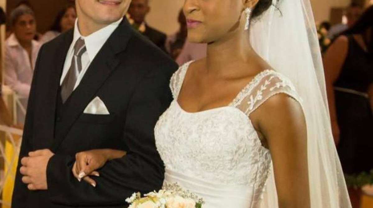 Fernanda Siqueira, de 29 anos, levou uma facada entre o queixo e o pescoço