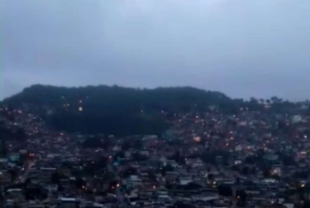 Operação no Complexo da Penha tem tiroteio nesta quarta-feira - Reprodução vídeo / Onde Tem Tiroteio (OTT-RJ)