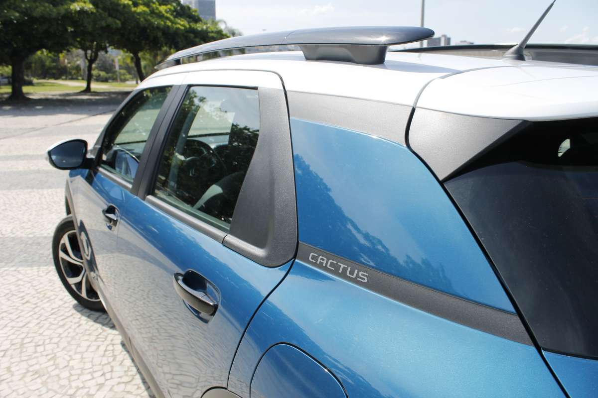 Modelo conta com visual inovador. Dianteira possui iluminação dividida em três